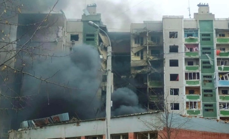 По одному із житлових масивів Чернігова російські війська нанесли ракетний удар
