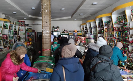 Какие магазины и аптеки работают в Попасной