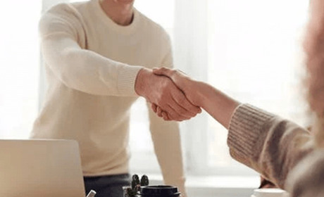 Ураїнці, які вимушено залишили свої домівки, зможуть працювати у Meta (Facebook) та низці компаній