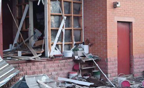 Внаслідок ворожих обстрілів за добу згоріло 10 будинків