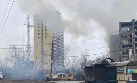 Окупант продовжує щодня руйнувати Чернігів. 13 березня авіаудар нанесено по житловому будинку