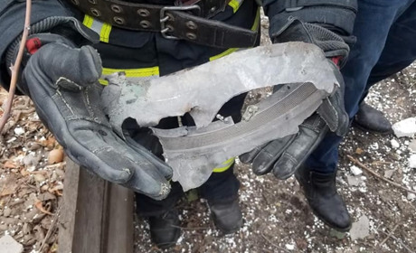 На Малин впали уламки ракети: інформація від рятувальників
