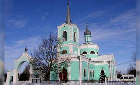 Окупанти спалили церкву біля кладовища Яцево і продовжують її обстрілювати