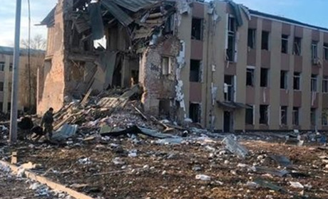 Поліція працює на місці авіаудару у Бердичеві