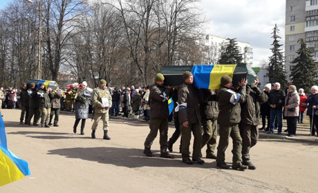 Шостка попрощалася з трьома захисниками
