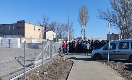 У Мелітополі відновив роботу "Епіцентр", люди стоять у чергах