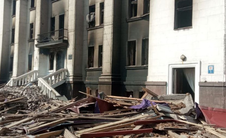 Окупанти обстрілюють тих, хто намагається врятувати людей з-під завалів ДрамТеатру у Маріуполі