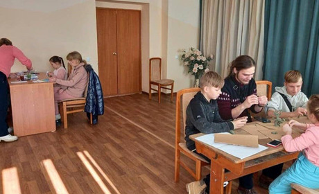 У Ржищівській громаді волонтери організували для дітей творчі заняття