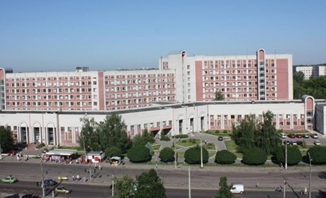 Війська РФ обстріляли лікарню в Чернігові: прооперовані хворі - у коридорах при температурі +10°