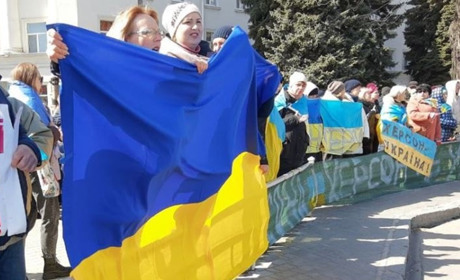 У Херсоні й Каховці продовжуються мітинги проти російських окупантів