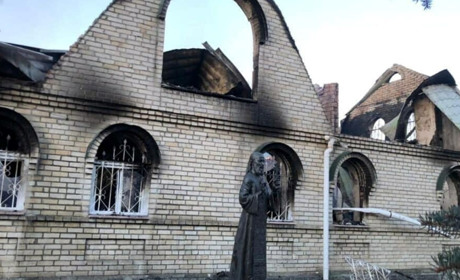 Російські військові розбомбили Миколо-Василівський монастир у селі Микільське