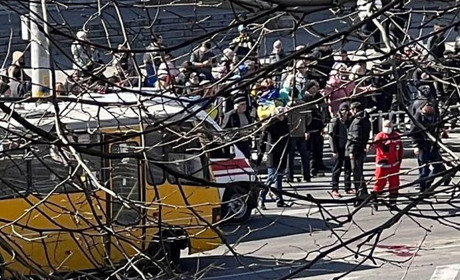 Росіяни відкрили вогонь по мітингувальниках у Херсоні, є поранені