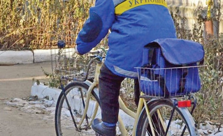 Мешканці Мар'їнки та Красногорівки залишилися без пенсій через обстріли