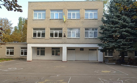 Для переселенців з Мар'їнки та Красногорівки облаштували прихисток у школі Максимільянівки