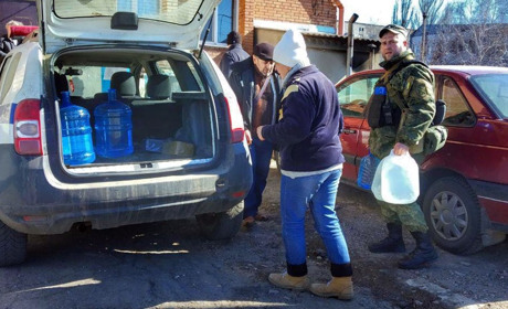 Мар'їнку продовжують рівняти з землею: є нові руйнування, мешканці без води та їжі