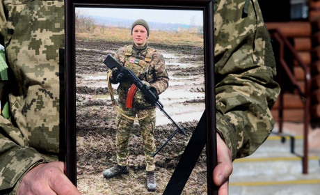 Нікополь простився з 19-річним Героєм, який захищав Україну від окупантів, Єгором Усатим