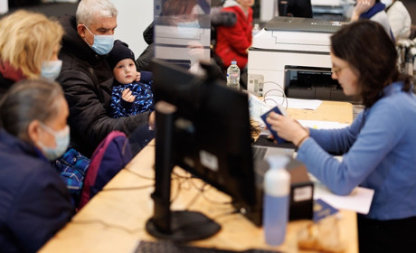 Підтримка українців у Європі: підбірка корисних ресурсів про транспорт, житло та роботу