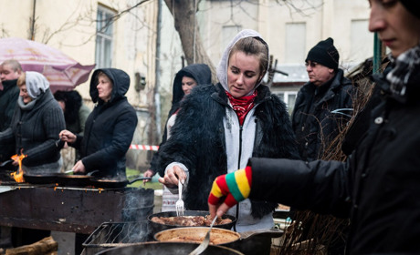 Війна та волонтерство: як живуть у дрогобицькому театрі актори з Сєвєродонецька