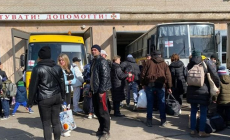 Гуманітарна колона з Запоріжжя потрапила до Мелітополя: привезли ліки, їжу та предмети гігієни