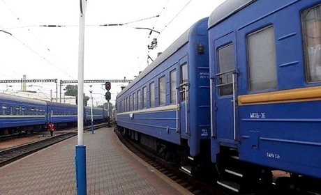 Розклад руху пасажирських та приміських потягів на 26 березня