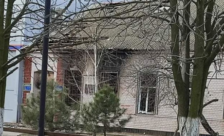 Жителі Генічеська підпалили військкомат, в якому розмістились російські військові