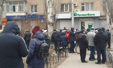 Очевидець про життя у Мелітополі: без зв’язку, продуктів і ліків, але з чергами в банки