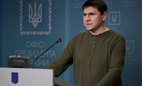 Подоляк розповів, для чого в Генічеську роздають рублі