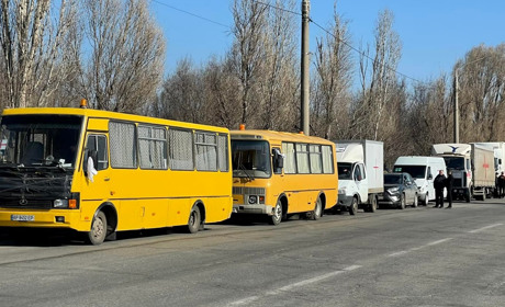 Допомога не доїхала: Мелітополь на межі гуманітарної катастрофи через брак ліків та медиків