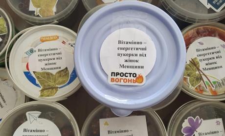 Тушонка, одяг, цигарки, шкарпетки. Як менські волонтери допомагають захисникам