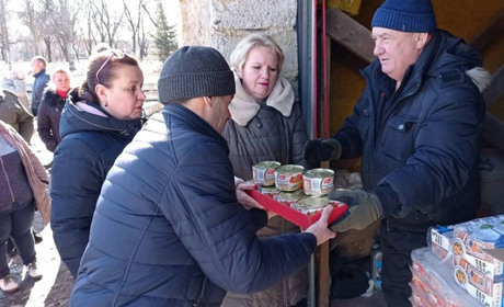 У Торецьку видали 17 тон гумдопомоги від чеської організації "Людина в біді"