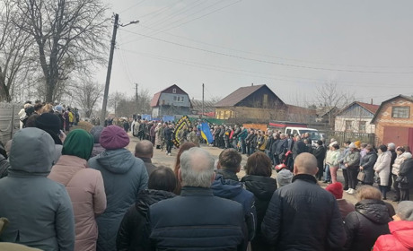 У Гадячі попрощалися із загиблим у російсько-українській війні Богданом Паракою