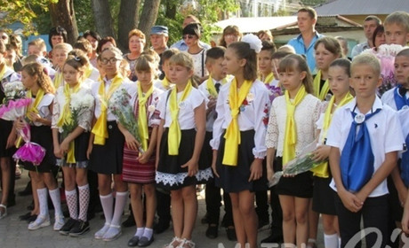 У Мелітополі посилюється тиск на освітян: під дулами автоматів змушують вчити дітей російською