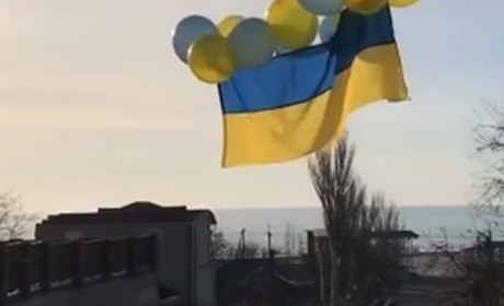 В Генічеську запустили в небо український прапор