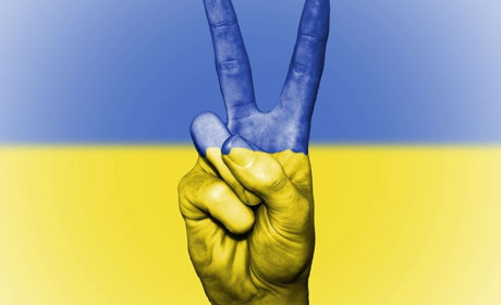Допомога під час війни: де шукати ліки, фінансову поміч та житло