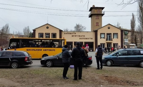 Евакуація з Мелітополя: автобуси пропустили на Запоріжжя, машини ночують у Василівці