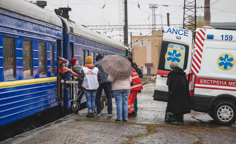 Із Запоріжжя до Львова прибув перший медичний евакуаційний потяг з пораненими маріупольцями