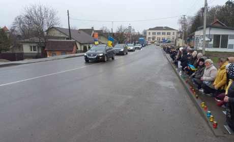 У Меденичах прощаються із загиблим військовослужбовцем Ігорем Кіхтяком
