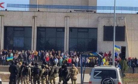В Енергодарі росіяни розігнали мітинг чергами з мінометів – є поранені (відео)