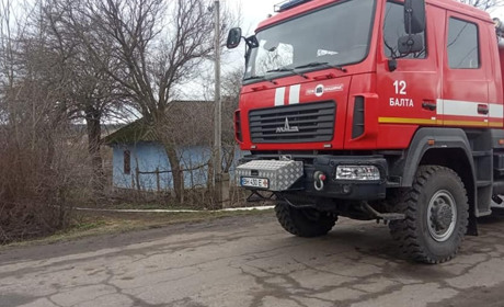 Поблизу Балти через необережність спалахнув приватний дім (ФОТО, ВІДЕО)