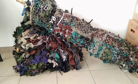 110 квадратних метрів камуфляжу: як добропільці місяць плели маскувальні сітки для військових