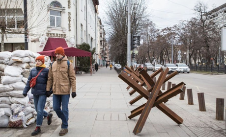 Дніпро перебуває між трьома фронтами, евакуювалися 200 тисяч людей: Філатов про ситуацію в місті