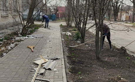 В Волновахе "отжали" отделение "Ощадбанка": как живет город в оккупации