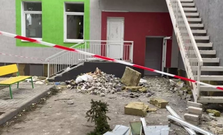 У Волновасі окупанти хочуть відкрити дитсадок без води та світла і показово ремонтують лікарню