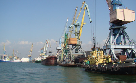 Російські війська використовують Бердянський порт для перекидання озброєння