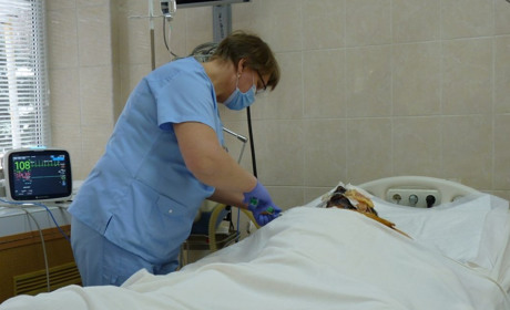В якому стані перебуває зараз чоловік, який отримав поранення внаслідок обстрілу