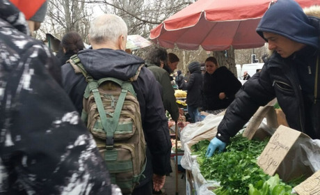 Мелітополь перетворився на суцільний стихійний ринок, товари везуть навіть з Криму