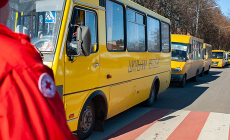 Росіяни знову заблокували рух колоні евакуаційних автобусів, яка їхала в Бердянськ