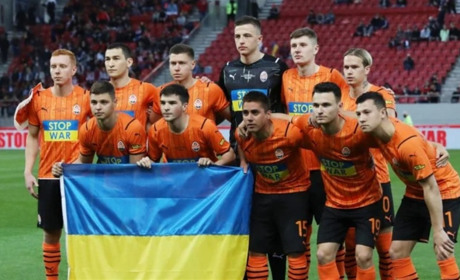 Футболісти Шахтаря зіграли благодійний матч у футболках із назвами українських міст