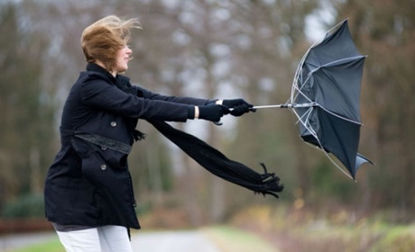 Штормове попередження на Одещині: 12 квітня очікується сильний вітер, обмежте пересування вулицею