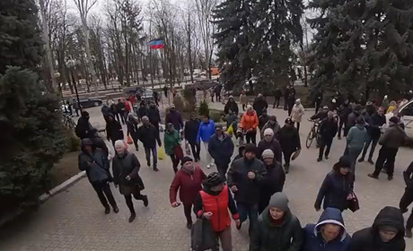 Возобновление учебы под гимн россии и закрытие города: новости из Волновахи 11 апреля